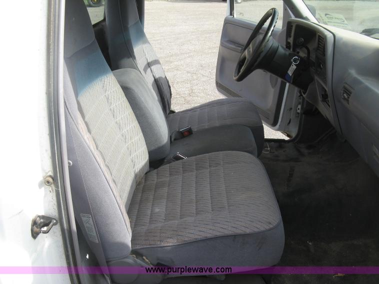 image for item E7875 1993 Ford Ranger XL pickup truck