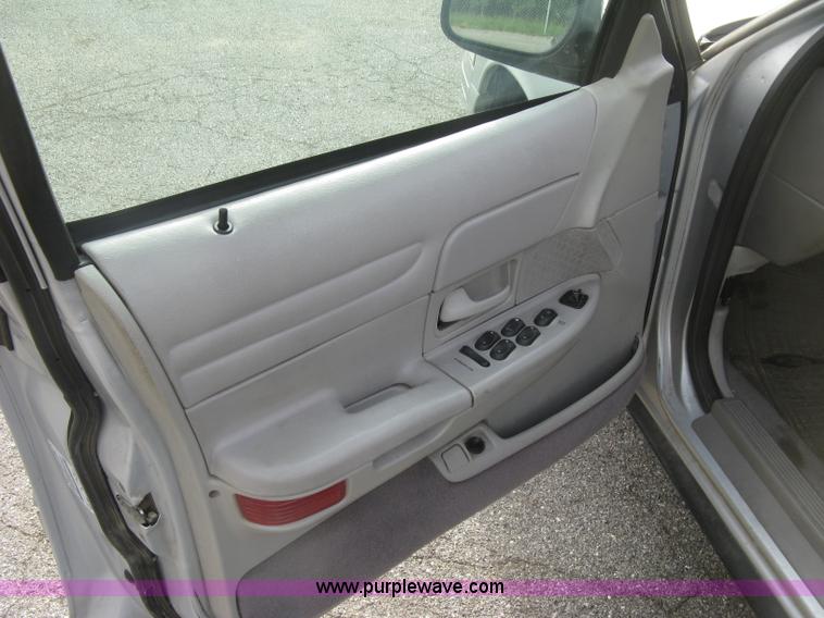 image for item E7876 2000 Ford Crown Victoria Police Interceptor