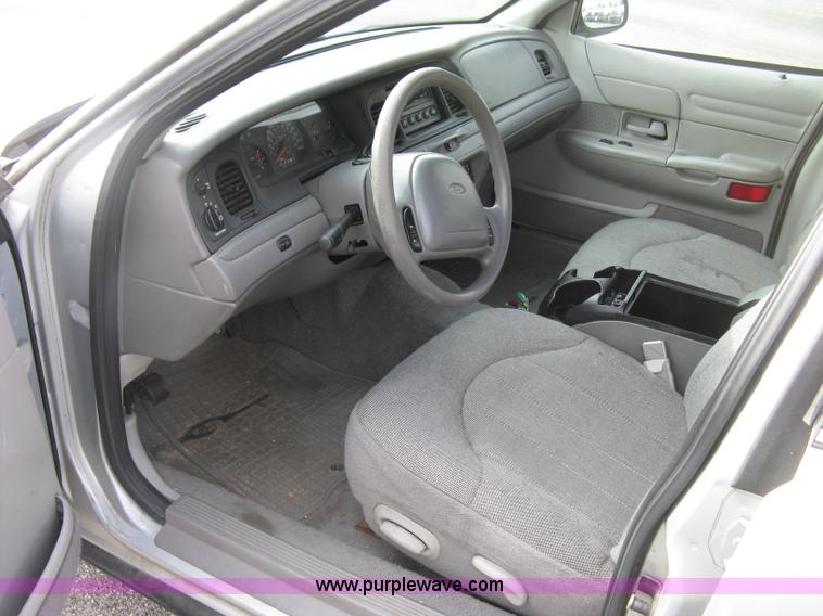 image for item E7876 2000 Ford Crown Victoria Police Interceptor
