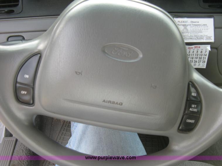 image for item E7876 2000 Ford Crown Victoria Police Interceptor