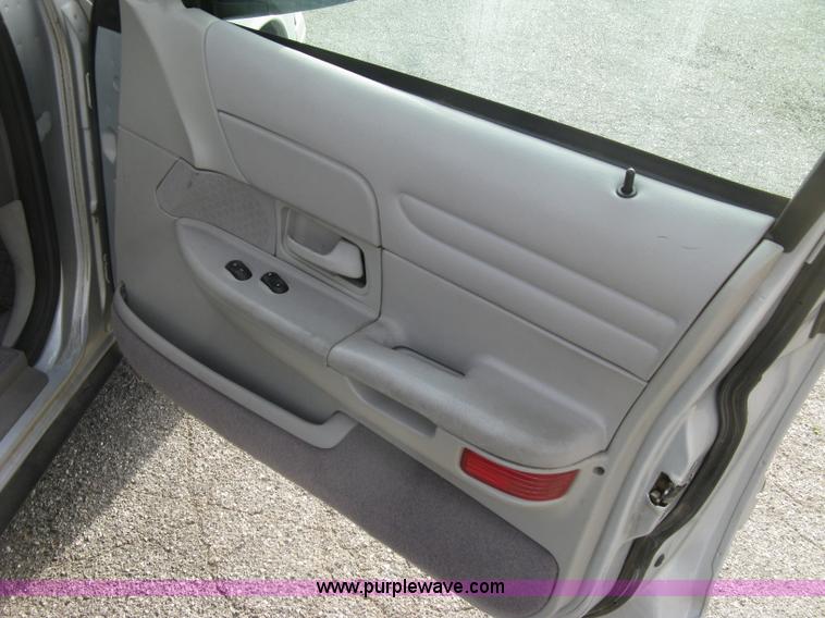 image for item E7876 2000 Ford Crown Victoria Police Interceptor