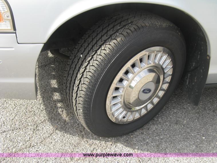 image for item E7876 2000 Ford Crown Victoria Police Interceptor