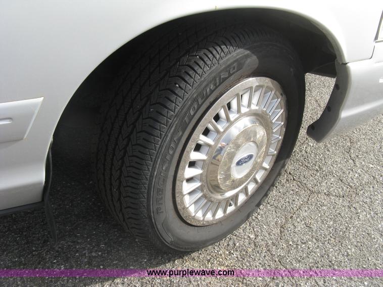 image for item E7876 2000 Ford Crown Victoria Police Interceptor