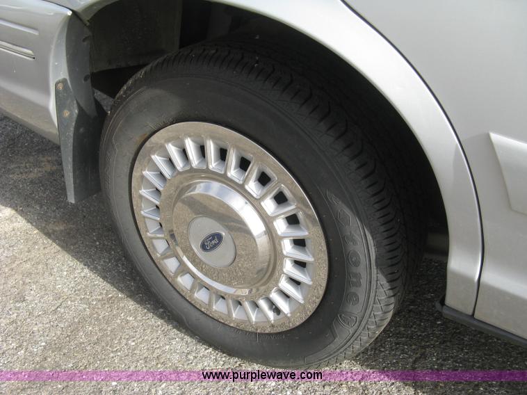 image for item E7876 2000 Ford Crown Victoria Police Interceptor