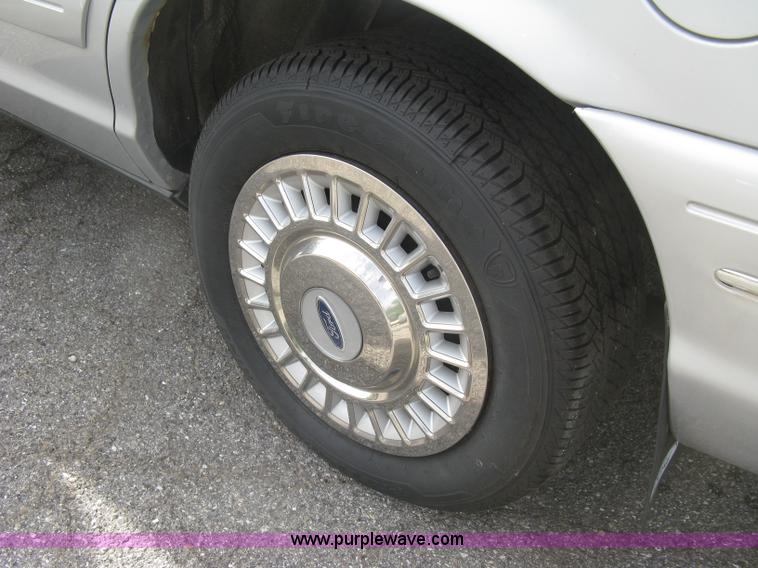 image for item E7876 2000 Ford Crown Victoria Police Interceptor