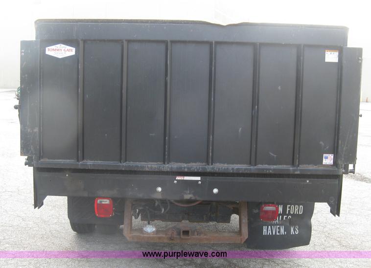 image for item E7877 2000 Ford F450 Super Duty XL flatbed truck