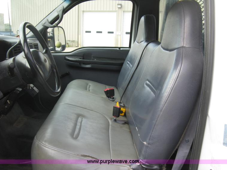 image for item E7877 2000 Ford F450 Super Duty XL flatbed truck