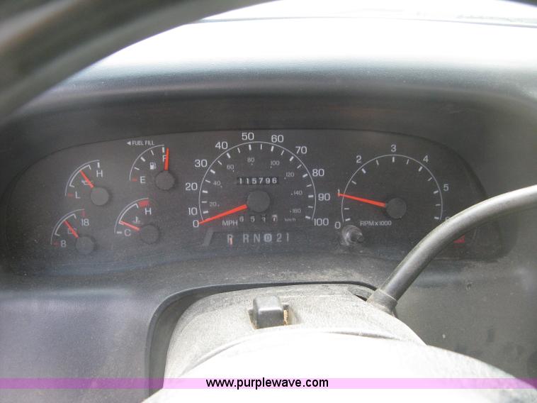 image for item E7877 2000 Ford F450 Super Duty XL flatbed truck