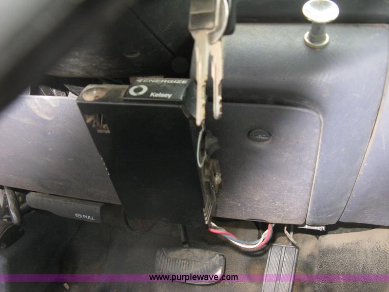 image for item E7877 2000 Ford F450 Super Duty XL flatbed truck