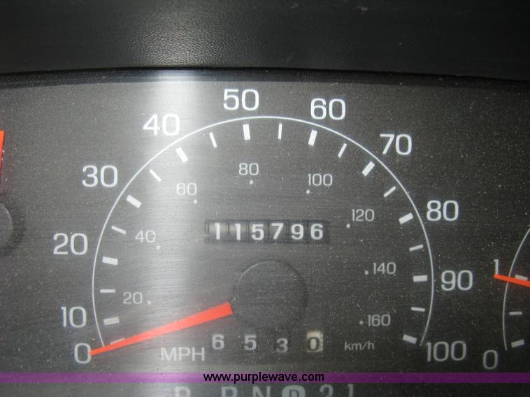 image for item E7877 2000 Ford F450 Super Duty XL flatbed truck