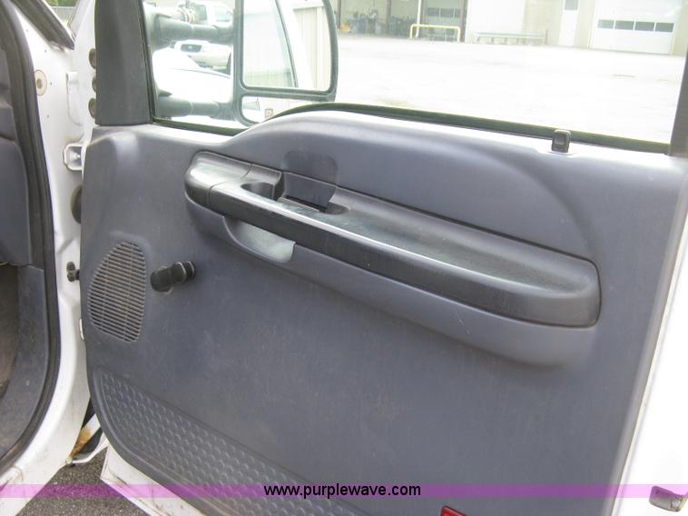 image for item E7877 2000 Ford F450 Super Duty XL flatbed truck