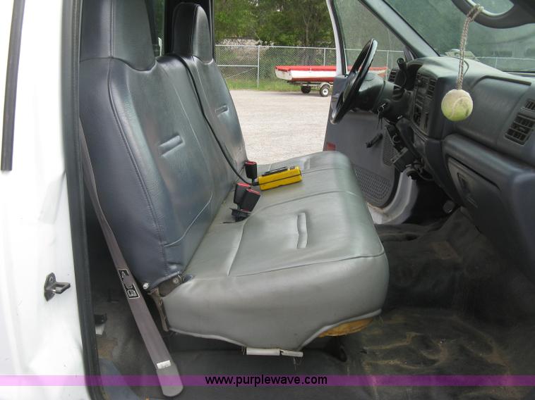 image for item E7877 2000 Ford F450 Super Duty XL flatbed truck