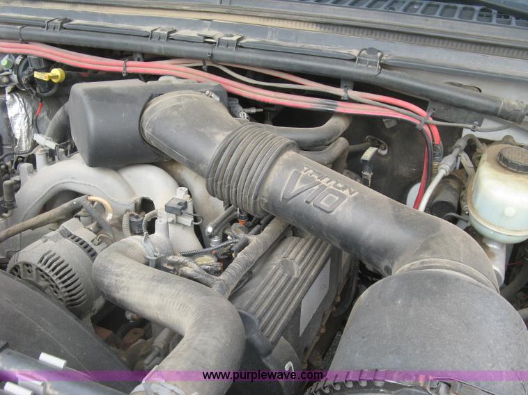 image for item E7877 2000 Ford F450 Super Duty XL flatbed truck