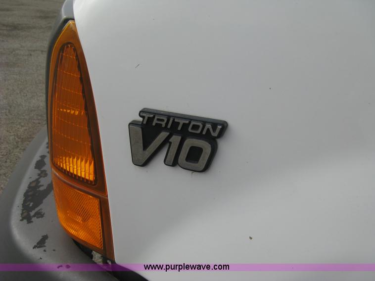 image for item E7877 2000 Ford F450 Super Duty XL flatbed truck