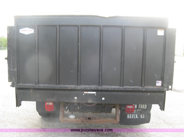 image for item E7877 2000 Ford F450 Super Duty XL flatbed truck
