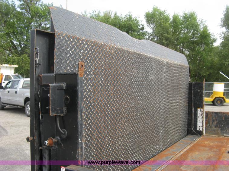 image for item E7877 2000 Ford F450 Super Duty XL flatbed truck