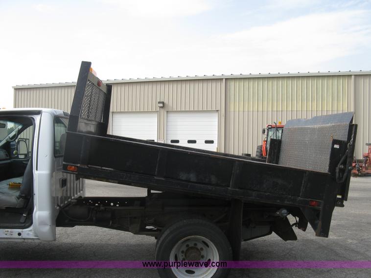 image for item E7877 2000 Ford F450 Super Duty XL flatbed truck