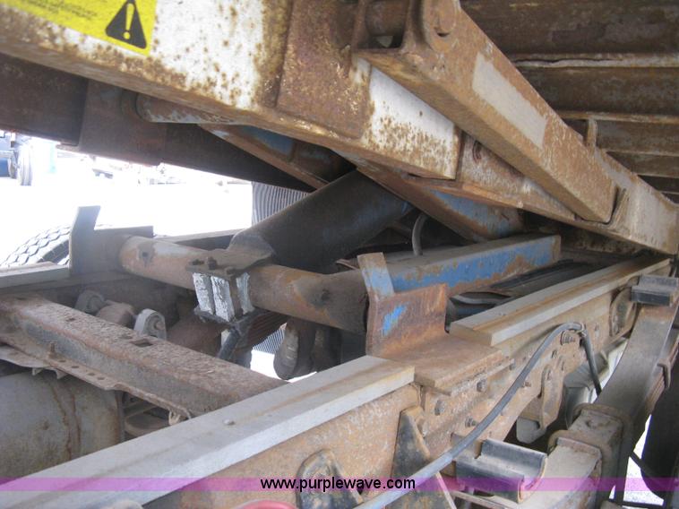 image for item E7877 2000 Ford F450 Super Duty XL flatbed truck