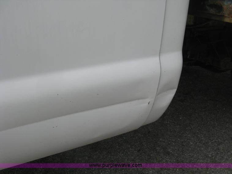 image for item E7877 2000 Ford F450 Super Duty XL flatbed truck