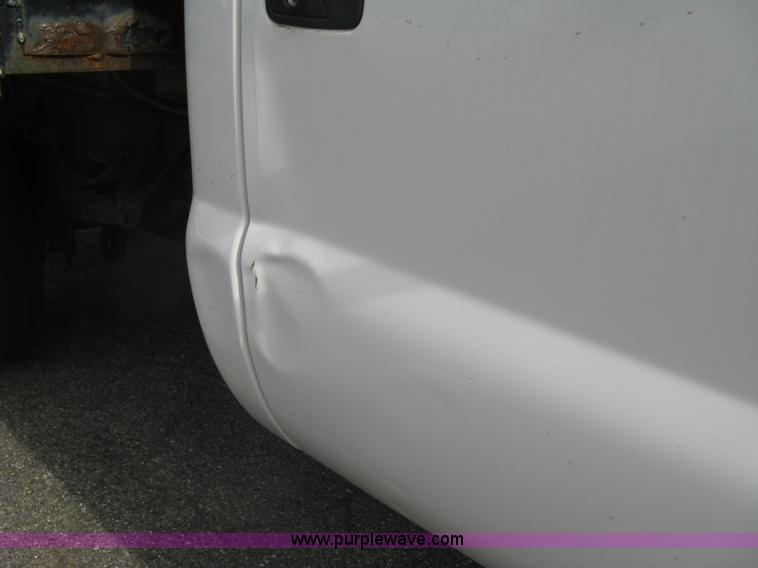 image for item E7877 2000 Ford F450 Super Duty XL flatbed truck