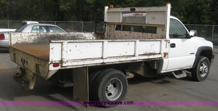 image for item E7878 2002 Chevrolet Silverado 3500 flatbed dump truck