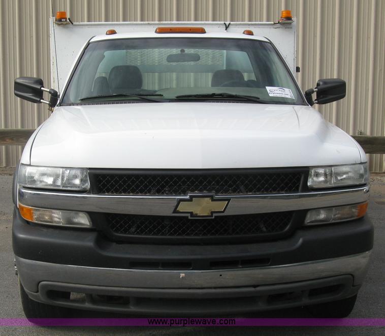 image for item E7878 2002 Chevrolet Silverado 3500 flatbed dump truck
