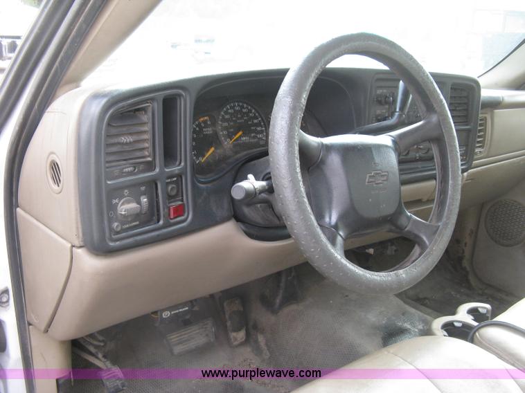 image for item E7878 2002 Chevrolet Silverado 3500 flatbed dump truck