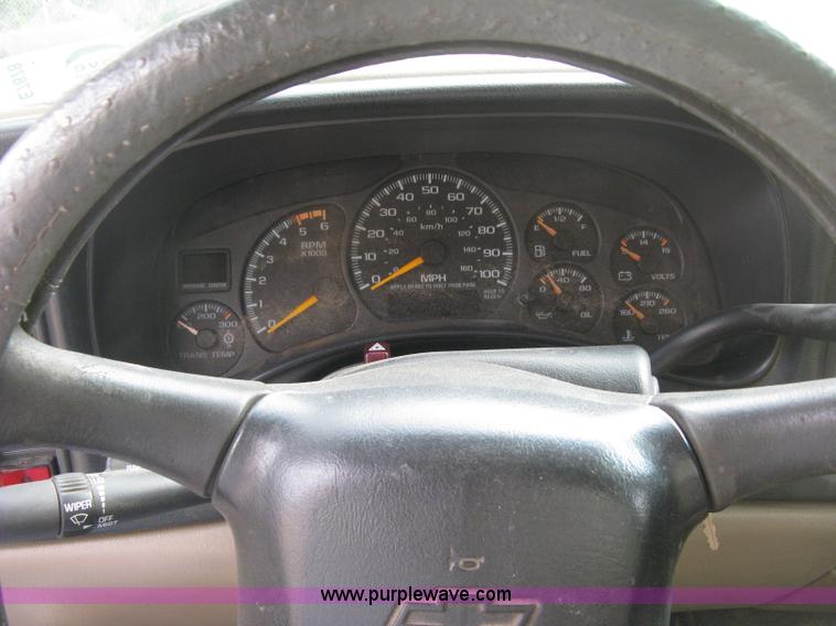 image for item E7878 2002 Chevrolet Silverado 3500 flatbed dump truck