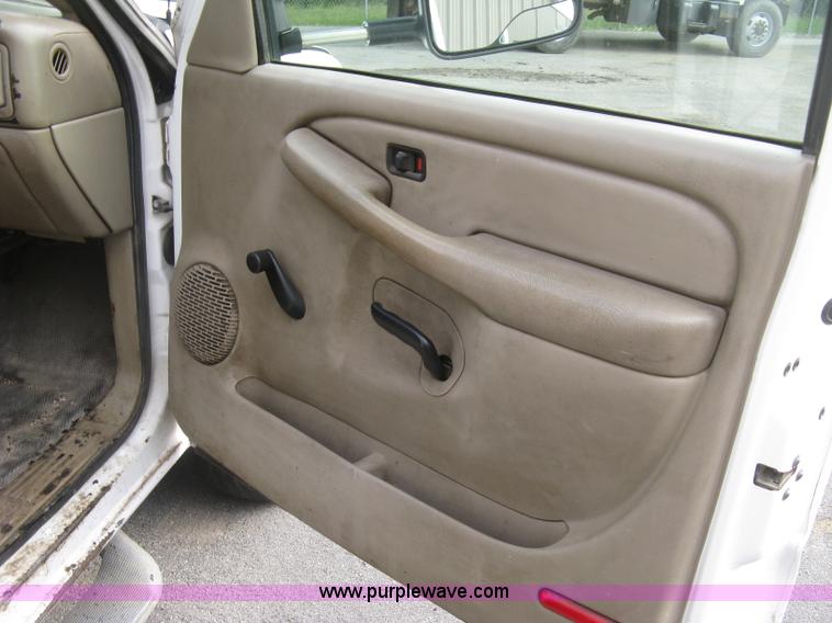 image for item E7878 2002 Chevrolet Silverado 3500 flatbed dump truck