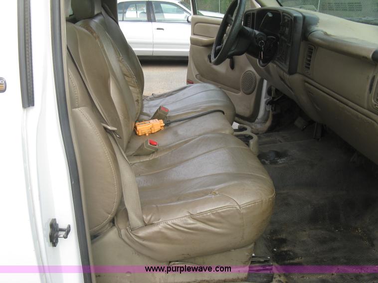 image for item E7878 2002 Chevrolet Silverado 3500 flatbed dump truck