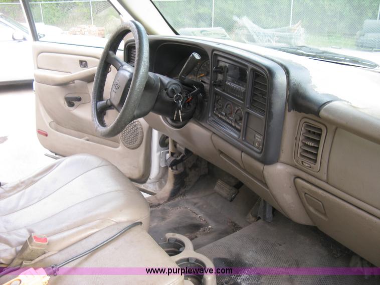 image for item E7878 2002 Chevrolet Silverado 3500 flatbed dump truck