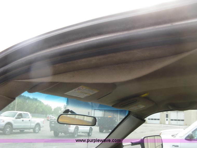 image for item E7878 2002 Chevrolet Silverado 3500 flatbed dump truck