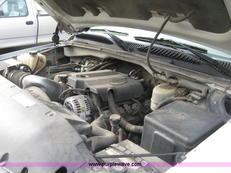 image for item E7878 2002 Chevrolet Silverado 3500 flatbed dump truck