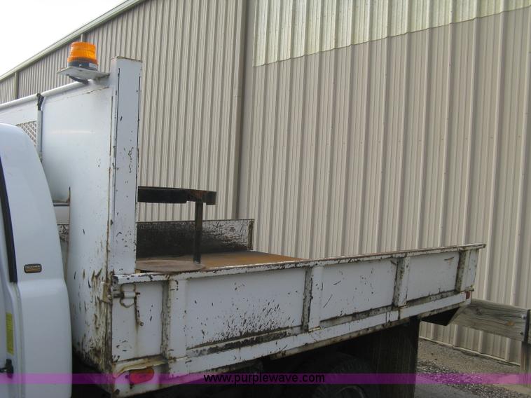 image for item E7878 2002 Chevrolet Silverado 3500 flatbed dump truck