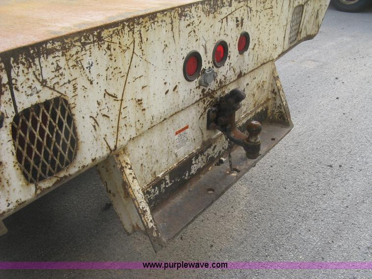 image for item E7878 2002 Chevrolet Silverado 3500 flatbed dump truck