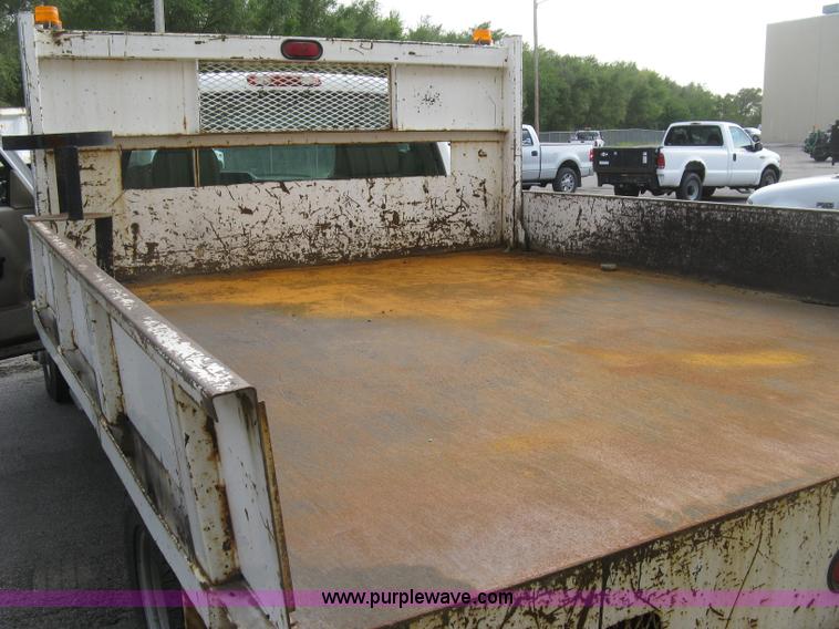 image for item E7878 2002 Chevrolet Silverado 3500 flatbed dump truck