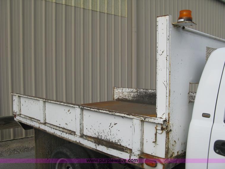 image for item E7878 2002 Chevrolet Silverado 3500 flatbed dump truck