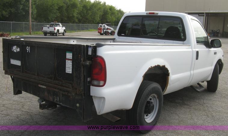 image for item E7879 2000 Ford F250 Super Duty XL pickup truck
