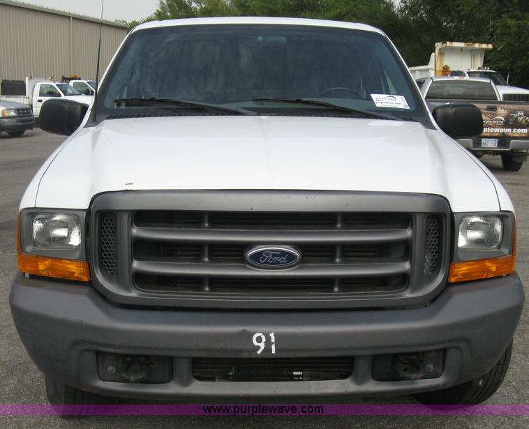 image for item E7879 2000 Ford F250 Super Duty XL pickup truck