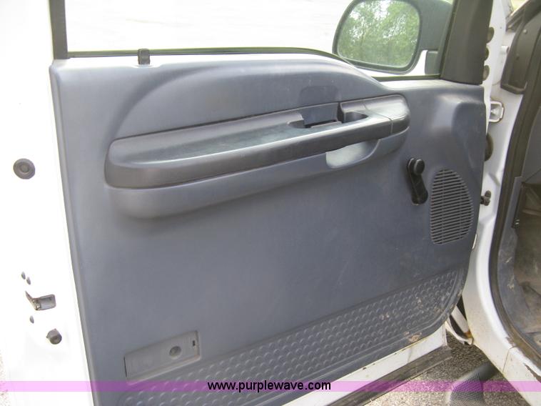 image for item E7879 2000 Ford F250 Super Duty XL pickup truck