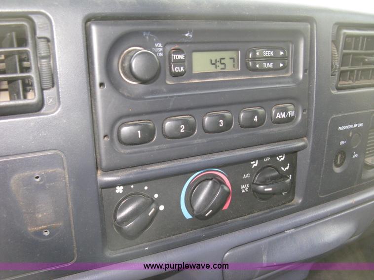 image for item E7879 2000 Ford F250 Super Duty XL pickup truck