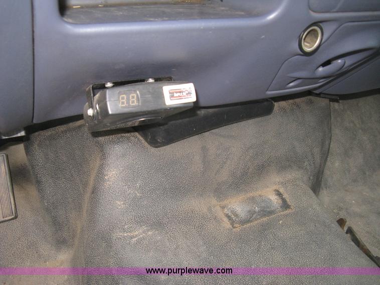 image for item E7879 2000 Ford F250 Super Duty XL pickup truck