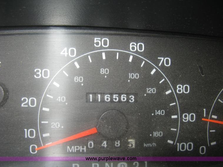 image for item E7879 2000 Ford F250 Super Duty XL pickup truck