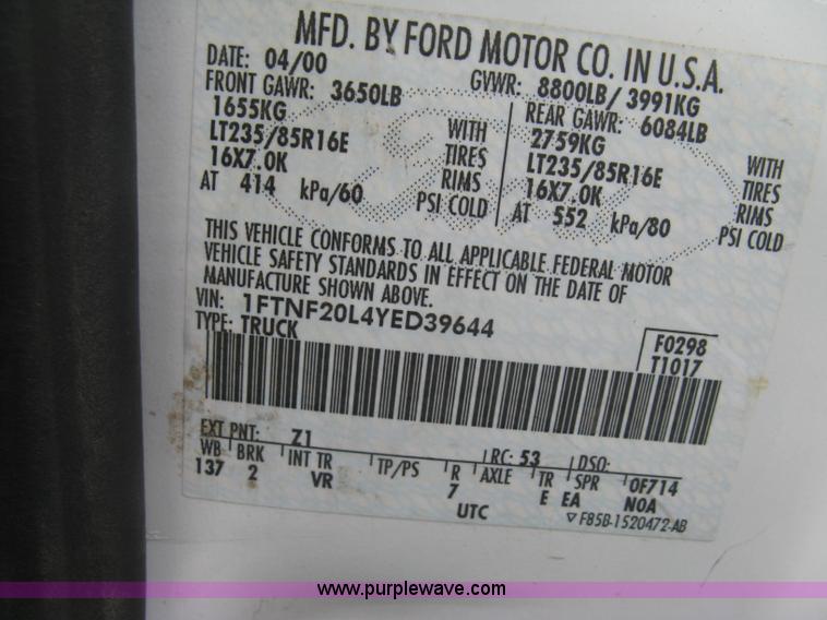 image for item E7879 2000 Ford F250 Super Duty XL pickup truck