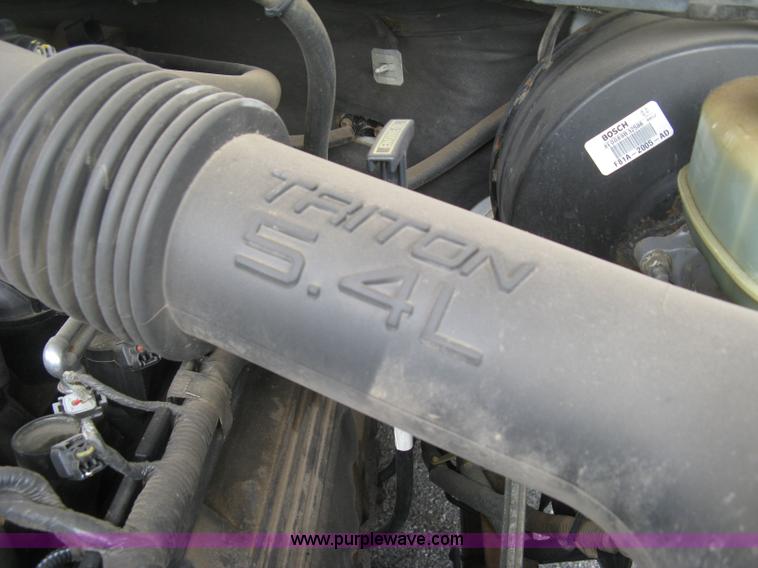 image for item E7879 2000 Ford F250 Super Duty XL pickup truck