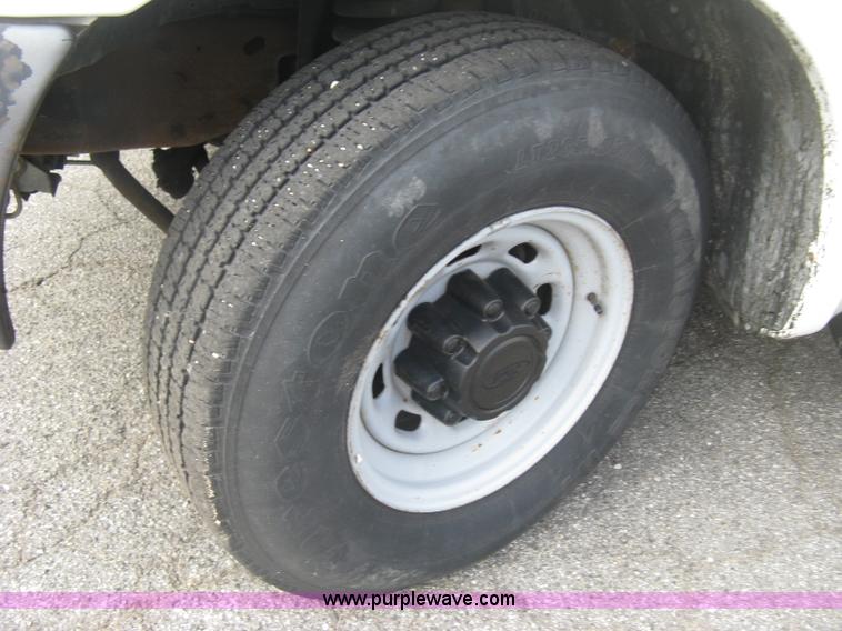 image for item E7879 2000 Ford F250 Super Duty XL pickup truck