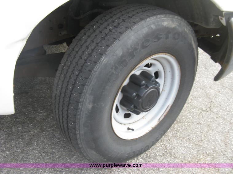 image for item E7879 2000 Ford F250 Super Duty XL pickup truck