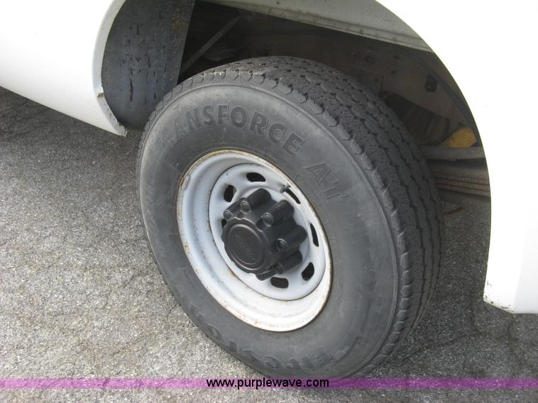 image for item E7879 2000 Ford F250 Super Duty XL pickup truck