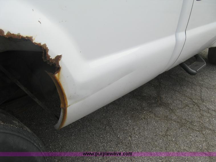 image for item E7879 2000 Ford F250 Super Duty XL pickup truck