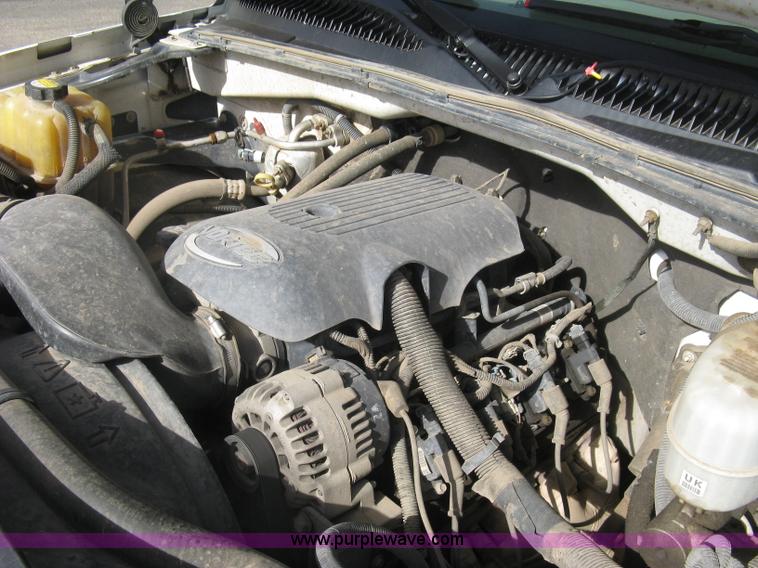 image for item E7881 2004 Chevrolet Silverado 2500HD utility truck